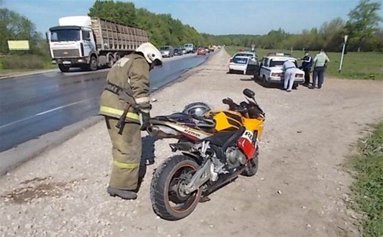 На дороге «Тула-Новомосковск» столкнулись МАН и мотоцикл