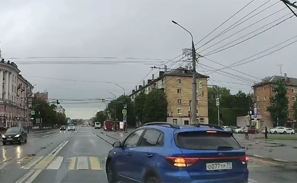 На Красноармейском проспекте водитель показал пренебрежение к ПДД