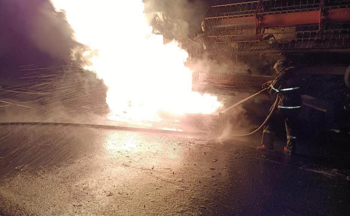 Ночью на трассе в Воловском районе загорелся грузовик