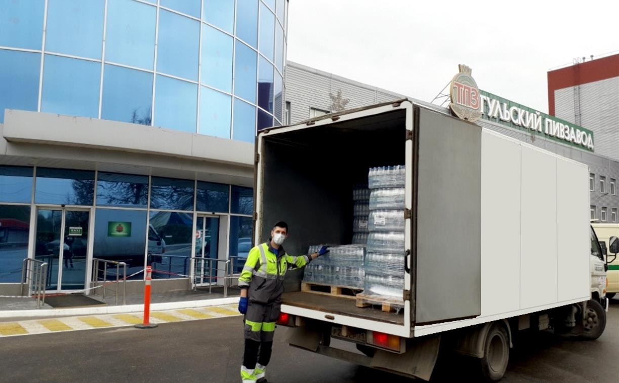 «Тульский пивзавод» совместно с «Волонтер 71» передал 10 000 бутылок воды для пациентов Тульской областной больницы