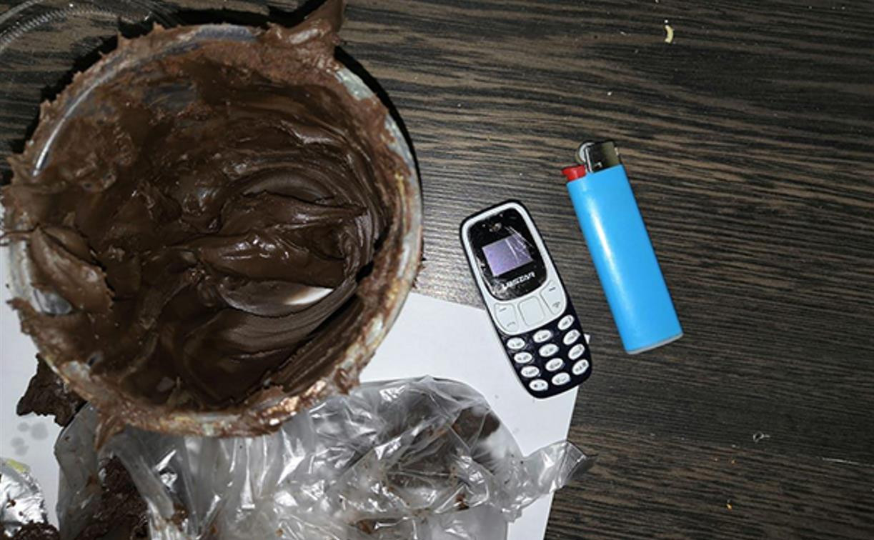 В Тульской области в колонию пытались передать телефон в банке с шоколадной пастой