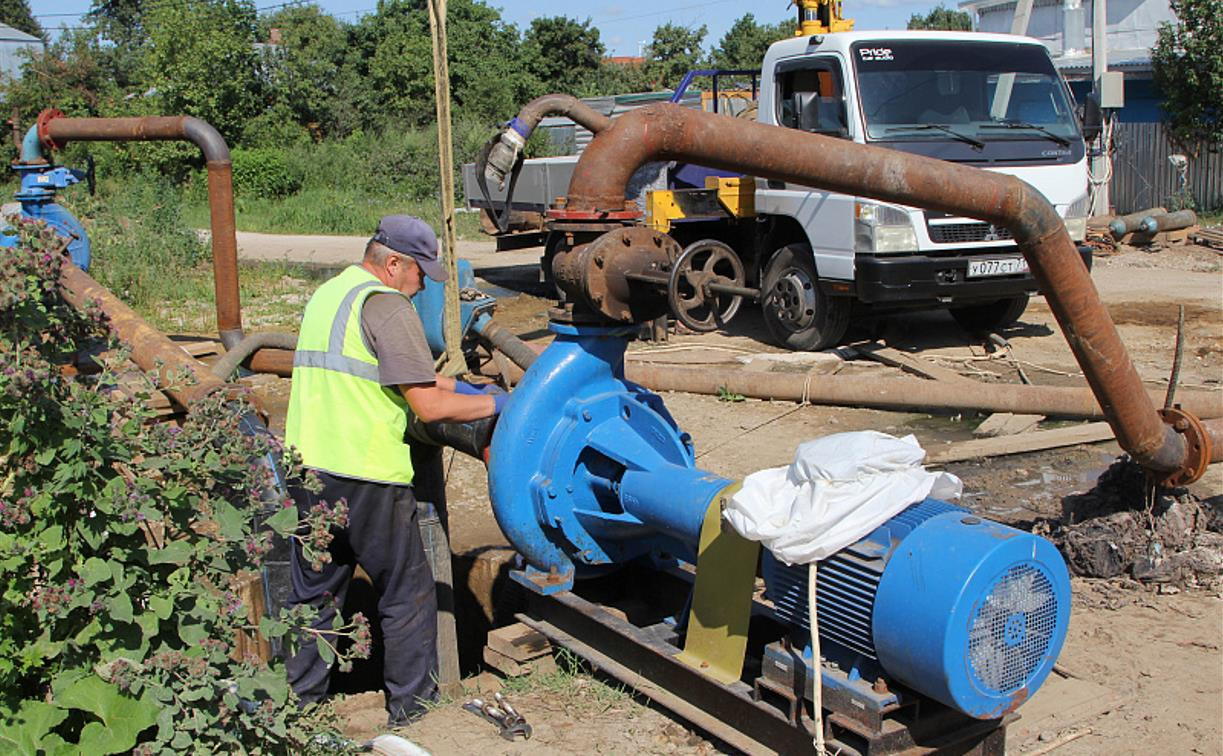 В Мясново ремонтируют канализационный коллектор
