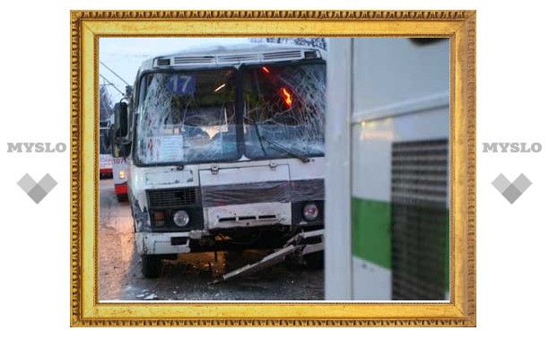 В столкновении двух автобусов в Туле виноваты неисправные тормоза?
