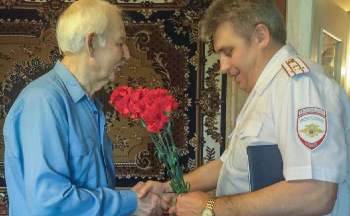 Глава тульского УМВД Василий Худык поздравил ветеранов с Днём Победы
