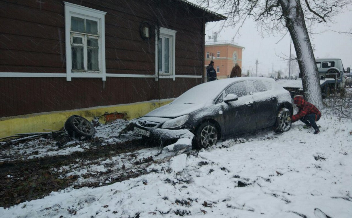 В Щёкино «Опель» едва не врезался в дом