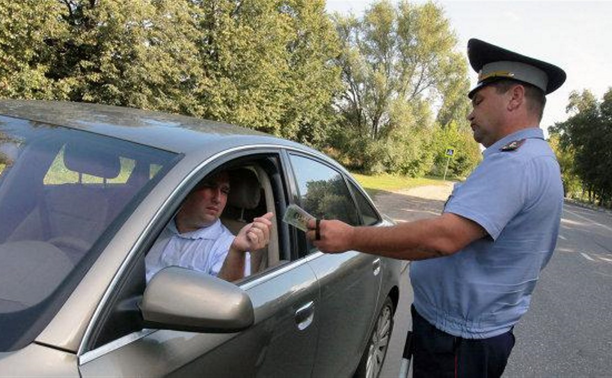 Инспекторам ГИБДД запретят курить и грубить водителям