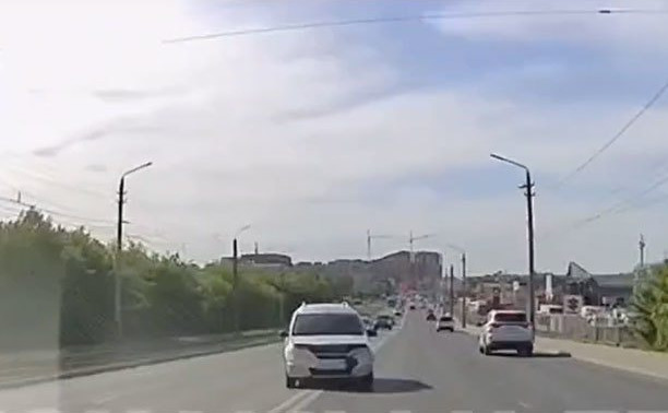 В Туле водитель легковушки внезапно вылетел на встречку