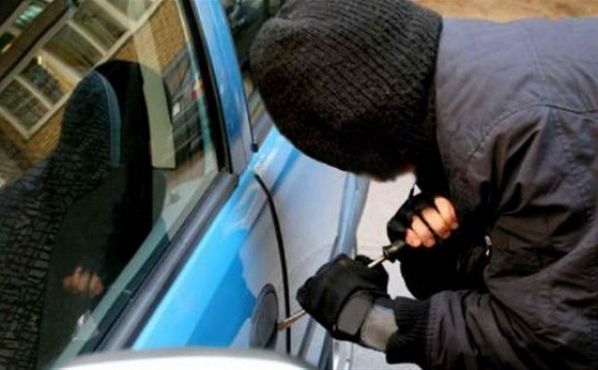 Двое жителей Новомосковска попались на краже автоаккумуляторов