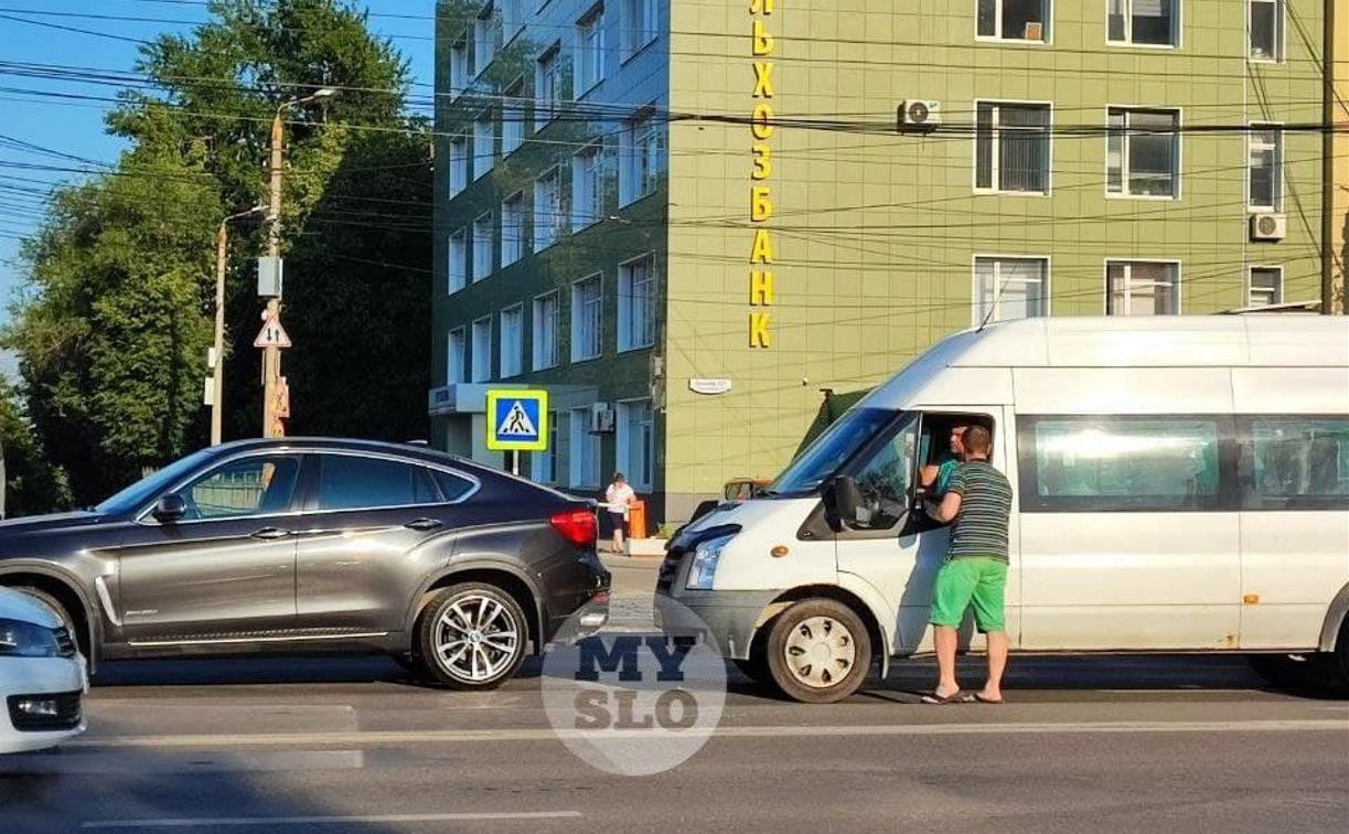 На Зеленстрое из-за ДТП с маршруткой собралась пробка