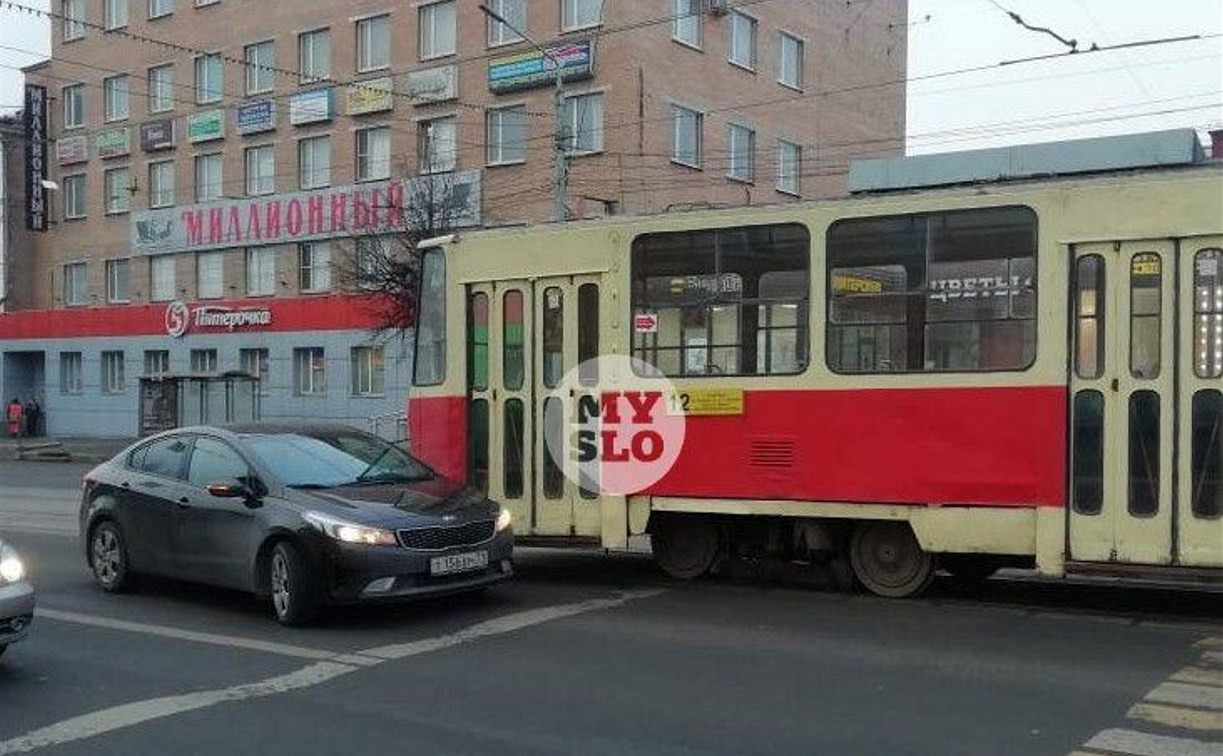 Из-за ДТП в Заречье встали трамваи