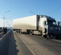 На мосту в Алексине столкнулись УАЗ и грузовик