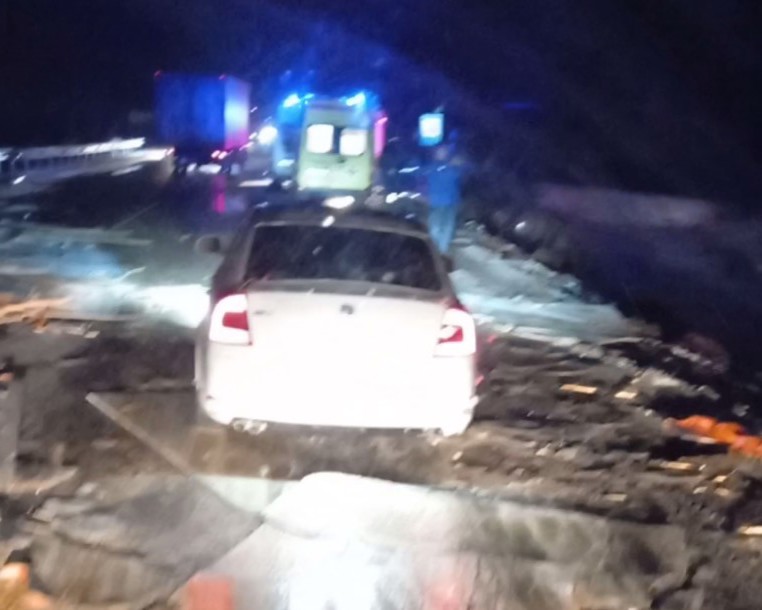 На трассе «Дон» под Богородицком столкнулись три грузовика: один водитель погиб