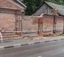 В Туле рушится стена Всехсвятского кладбища 