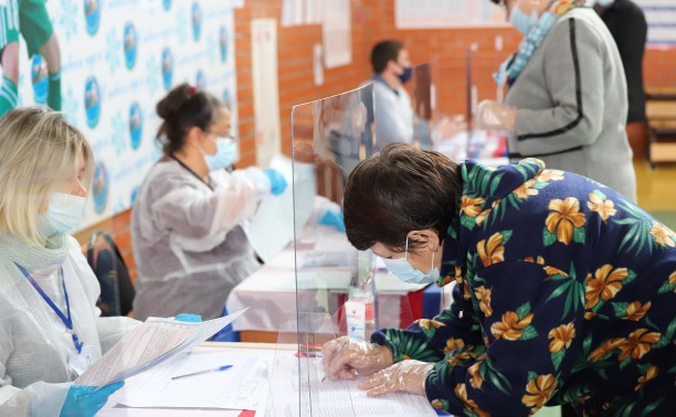 На избирательном участке имени вирусолога Михаила Чумакова в Епифани можно привиться от COVID-19