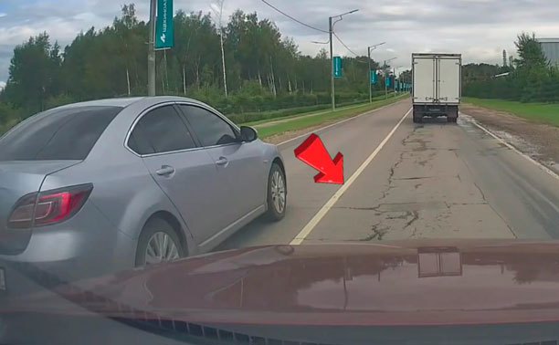 В Щекино водитель решил, что можно обогнать и в запрещенном месте