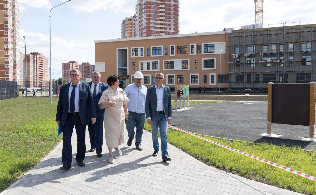 Дмитрий Миляев проконтролировал строительство школы на территории ЖК «Юго-Восточный» в Туле