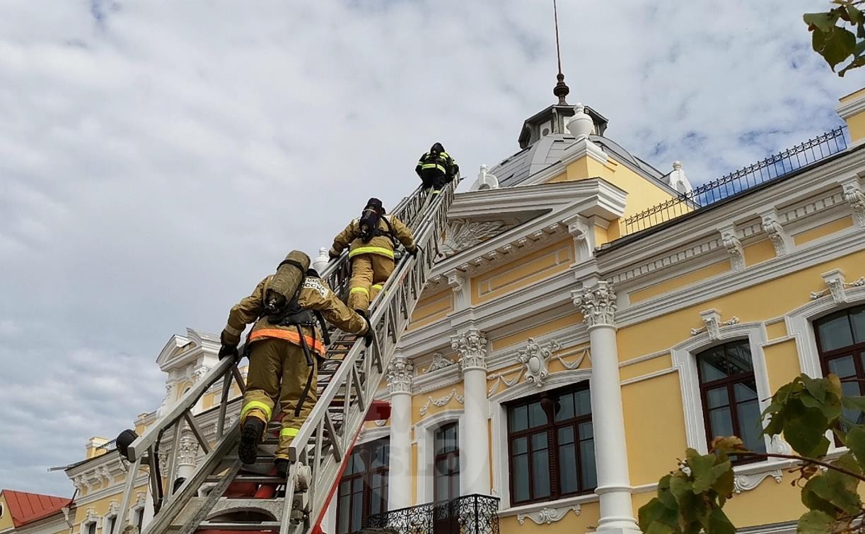 В Музейном квартале Тулы работали пожарные: фоторепортаж