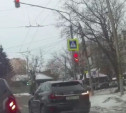 На ул. Первомайской водитель Lexus неторопливо проехал на красный