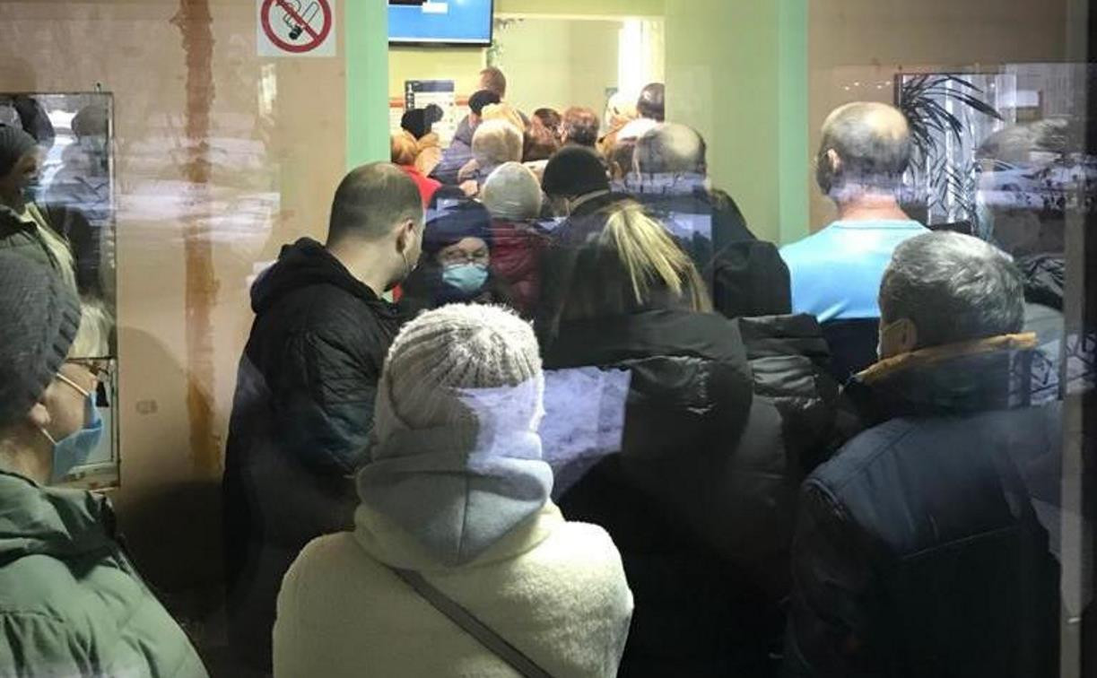 Туляки возмущены огромной очередью в регистратуру городской поликлиники