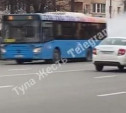 В Туле на ходу задымился автобус: видео