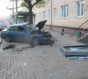 На улице Советской водитель ВАЗ-2110 снёс остановочный павильон