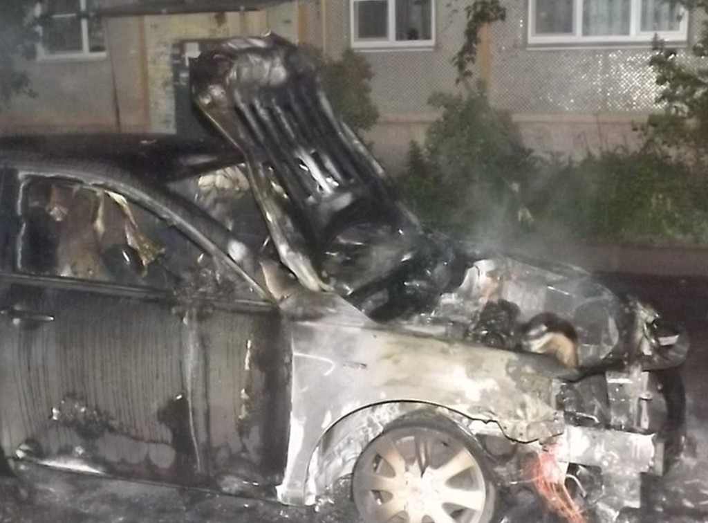 Ночью в Пролетарском районе неизвестные сожгли «Тойоту»