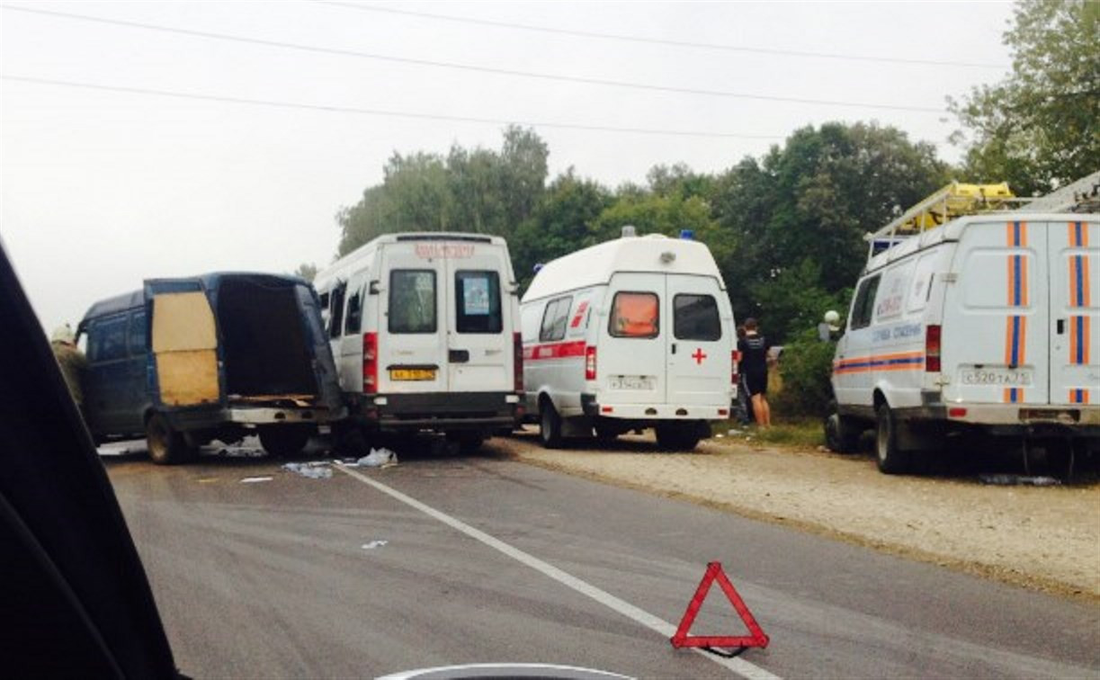 В аварии на Новомосковском шоссе участвовало четыре автомобиля