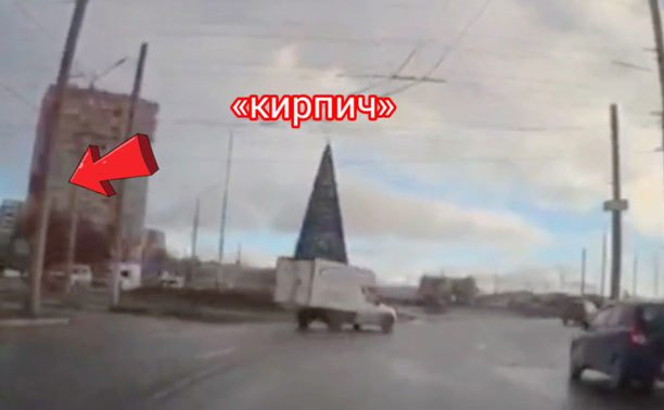 В Туле водитель фургона решил срезать под «кирпич»