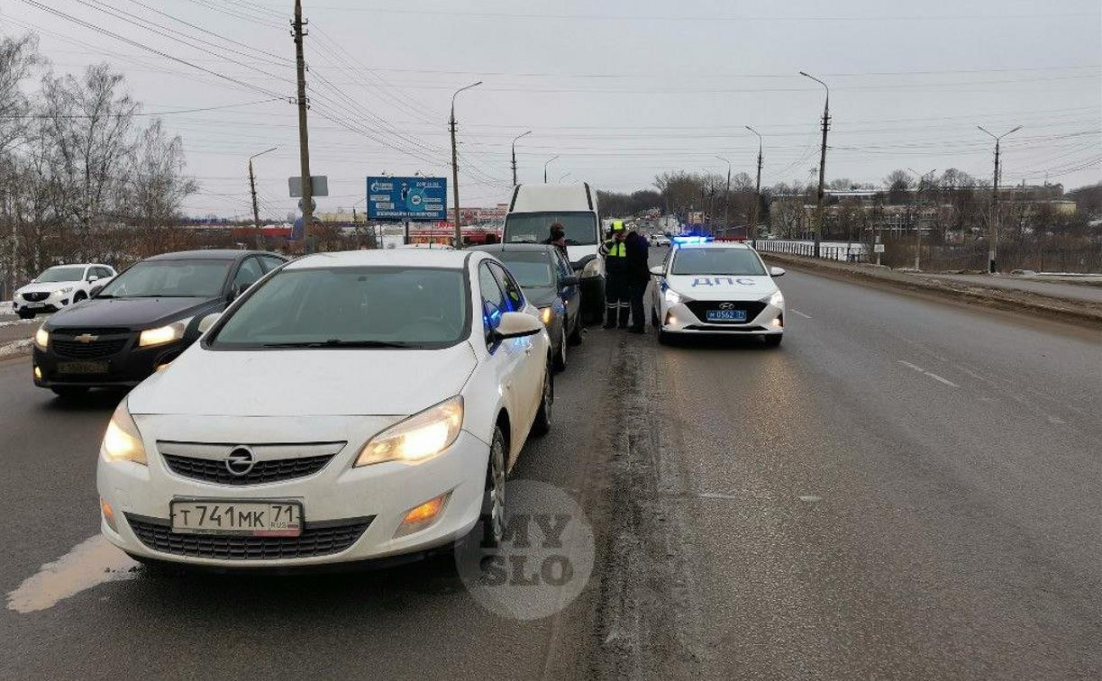 На ул. Оборонной в Туле за 15 минут произошло три ДТП