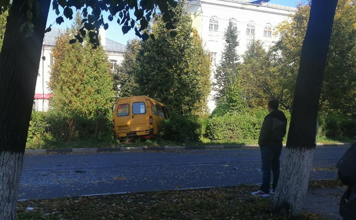 В аварии с маршруткой в Новомосковске пострадали пять человек