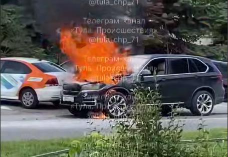 На Энгельса загорелся BMW X5