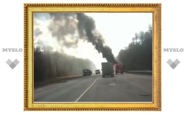 Под Тулой очевидец снял на видео горящую пожарную машину