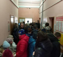 Путевки в лагеря: сайт «Госуслуги71» висит, туляки стоят в живой очереди   