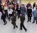 Песенный флешмоб в торговом центре: Туляки спели «Катюшу» и «Смуглянку»