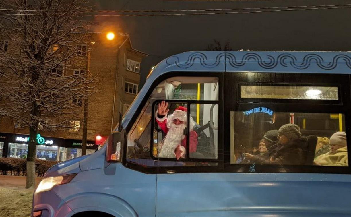 Туляки заметили Деда Мороза за рулём маршрутки