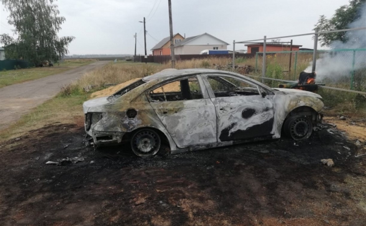В Тульской области ранним утром сгорел Chevrolet Cruze