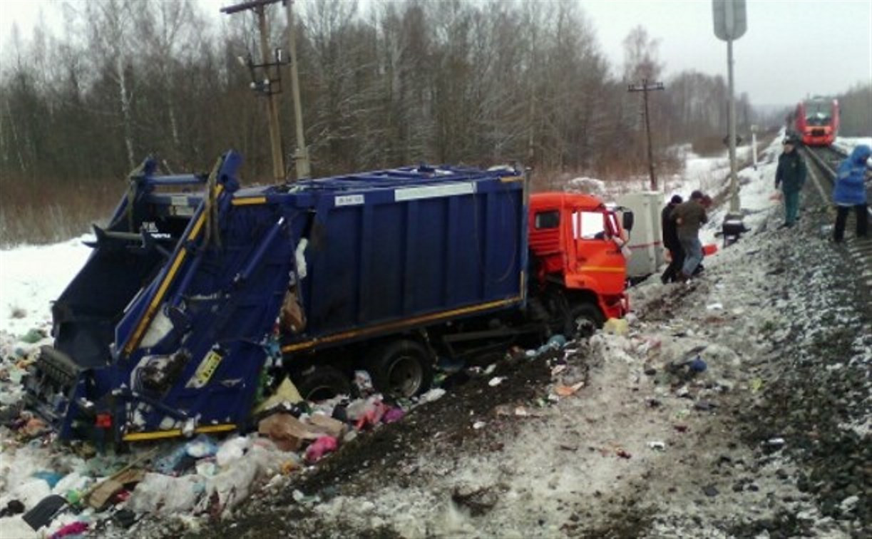 В Суворове мусоровоз столкнулся с поездом: возбуждено уголовное дело