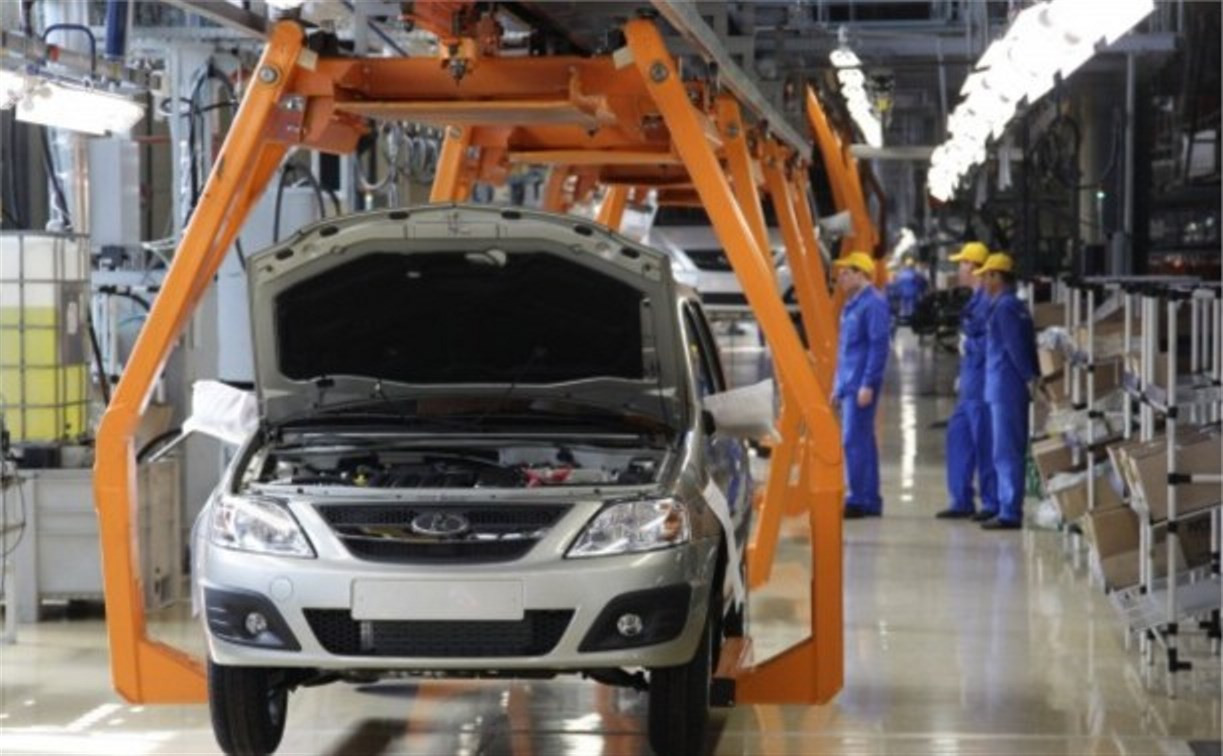 АвтоВАЗ сокращает производство автомобилей LADA