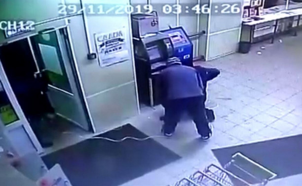 Взрыв банкомата в супермаркете Тульской области попал на видео