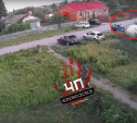 Утренний гонщик в Новомосковске влетел в припаркованные машины: видео