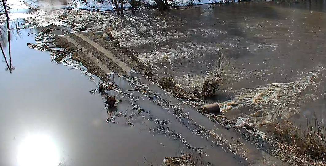 В Воловском районе перекрыли проезд через трубопровод из-за половодья
