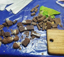 15-летняя девушка пыталась передать в следственный изолятор Тулы мобильники в шоколадных конфетах