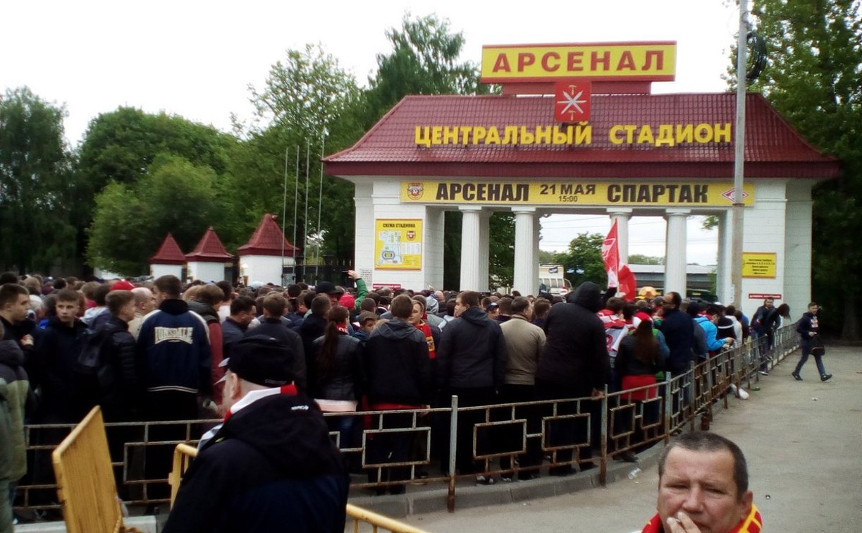 Фанаты «Спартака» пытались отобрать билеты у перекупщиков в Туле