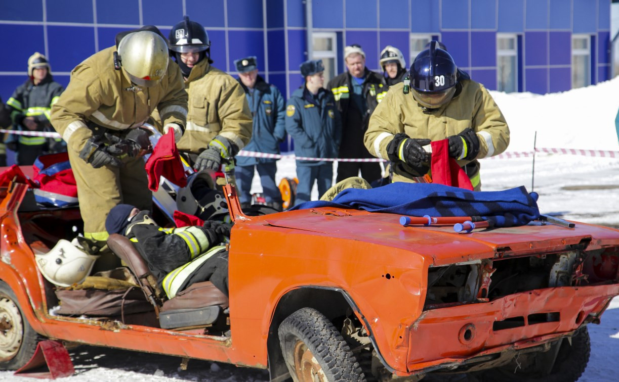 Соревнования: Тульские спасатели ликвидировали последствия ДТП