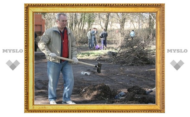 Михаил Иванцов убирал стадион от грязи