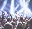 Артисты без масок, зрители в СИЗ: Роспотребнадзор дал рекомендации по посещению концертов