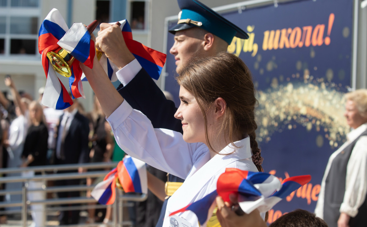 Первый звонок прозвучал в новой школе в пос. Петровский в Туле: фоторепортаж