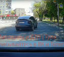 «Умный здесь только автомобиль»: в центре Тулы заметили наглого водителя на Tesla