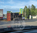 В Туле на ул. Рязанской на дороге опрокинулся грузовик с песком