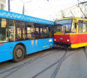 На улице Советской в Туле столкнулись автобус и трамвай
